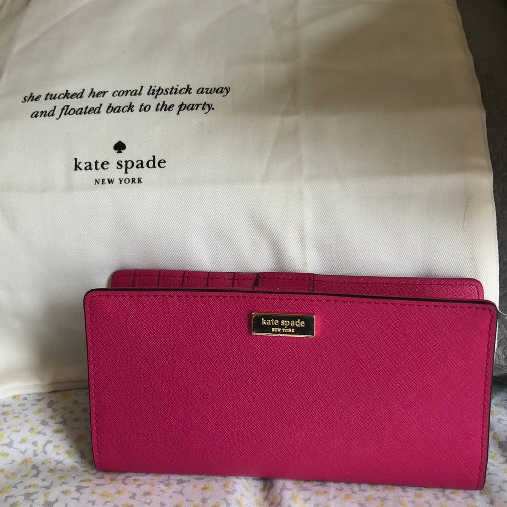 Kate spade wallet- Does not include bag cover